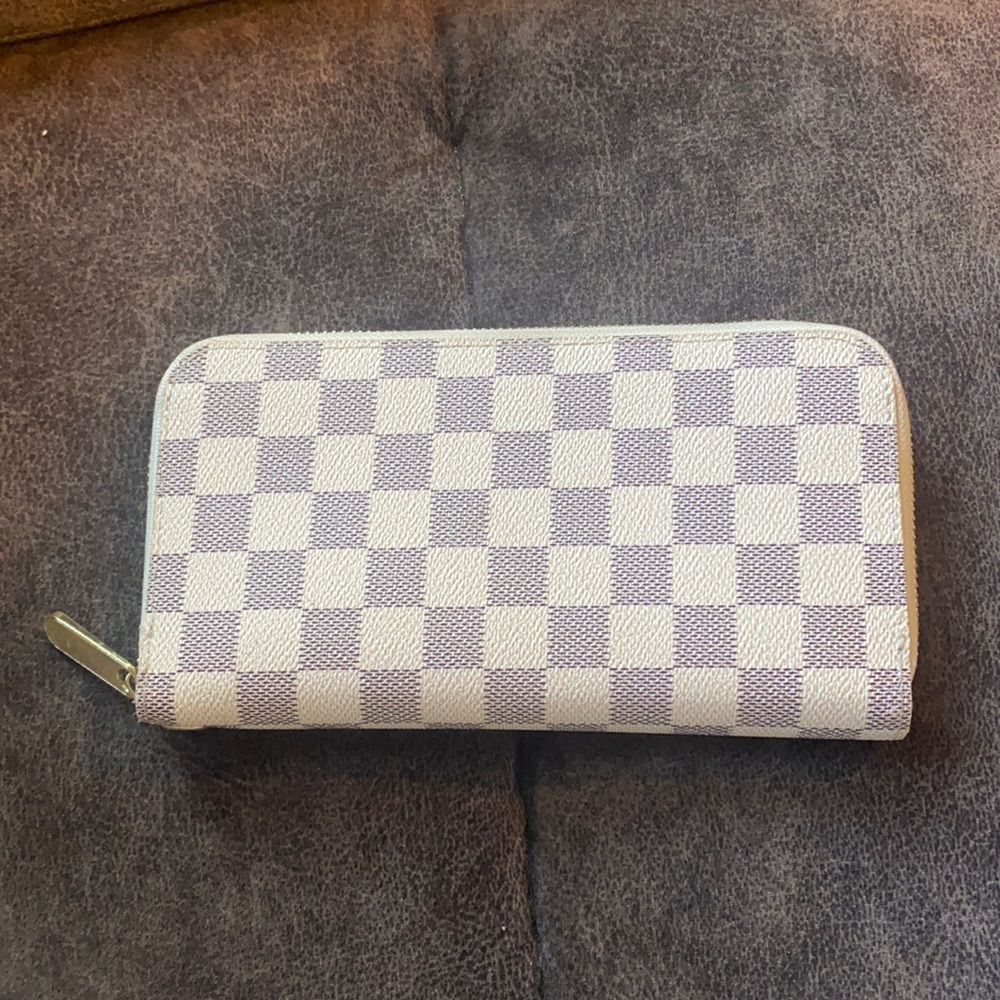 White checkered wallet